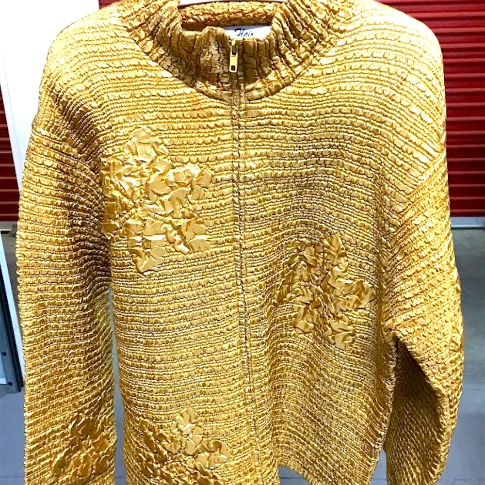 Formal Stretch Gold Jacket, Size "L" New.